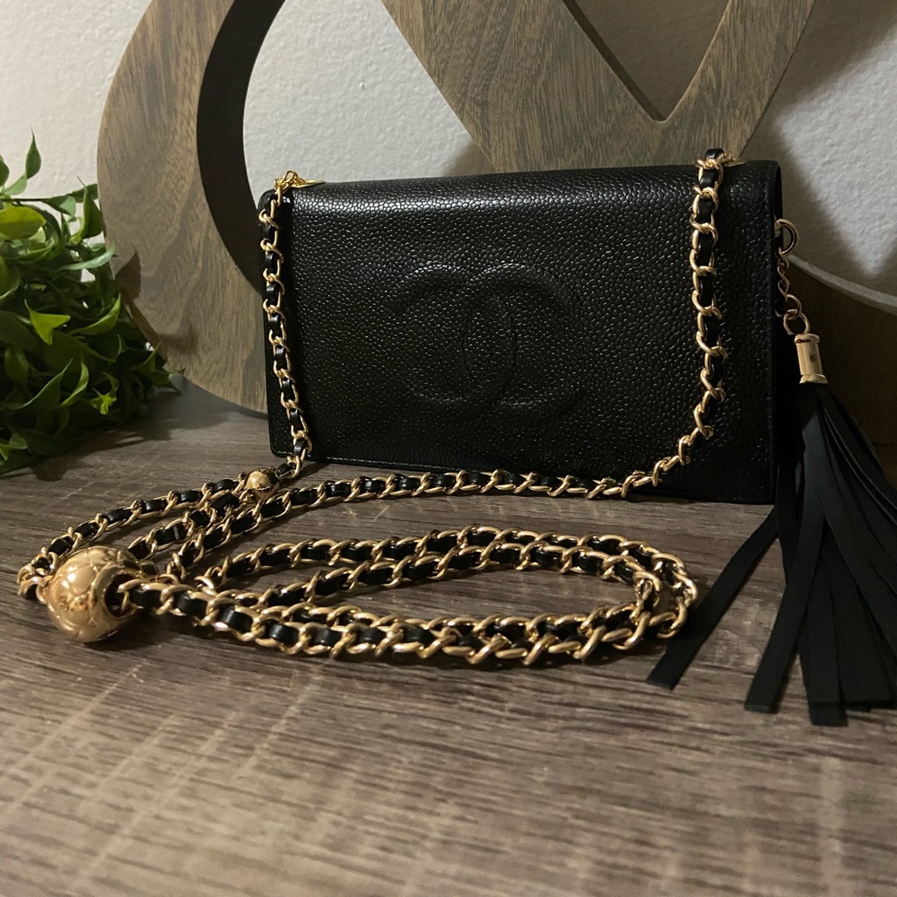 CHANEL Black Leather Clutch with Gold Chain - Picture 4 of 15